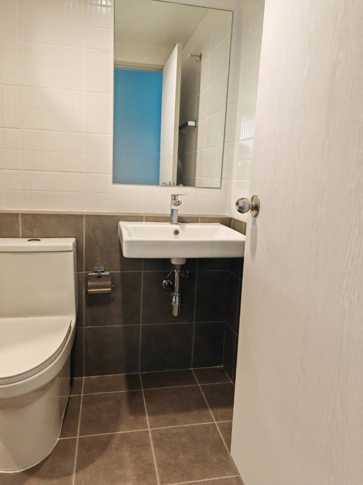 For rent: NICHE MONO RAMA 9, a room with cool tones, very comfortable to the eyes, with a clear and open city view. You can't miss booking it.