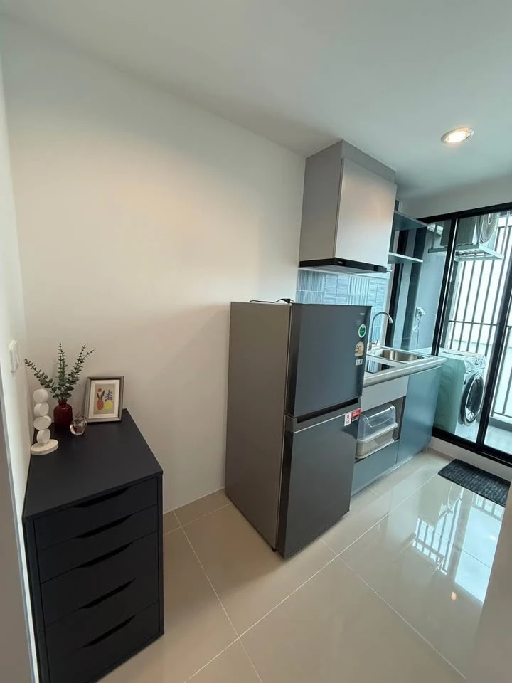 For rent: Niche Mono Rama 9, a lovely room with complete furniture and appliances. Just bring your belongings and move in. Don't miss out!