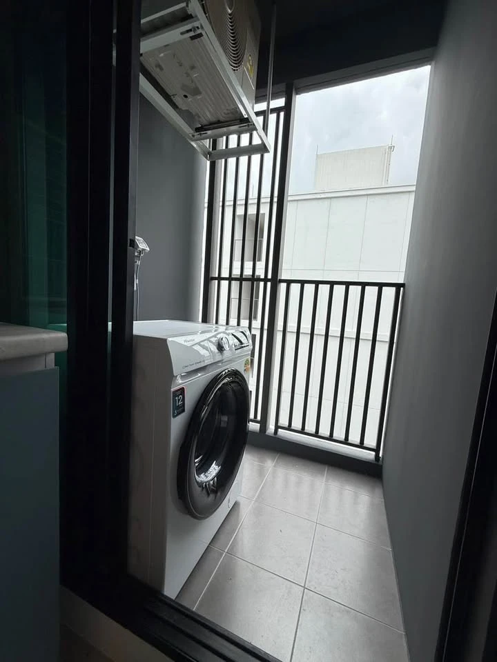 For rent: Niche Mono Rama 9, a lovely room with complete furniture and appliances. Just bring your belongings and move in. Don't miss out!