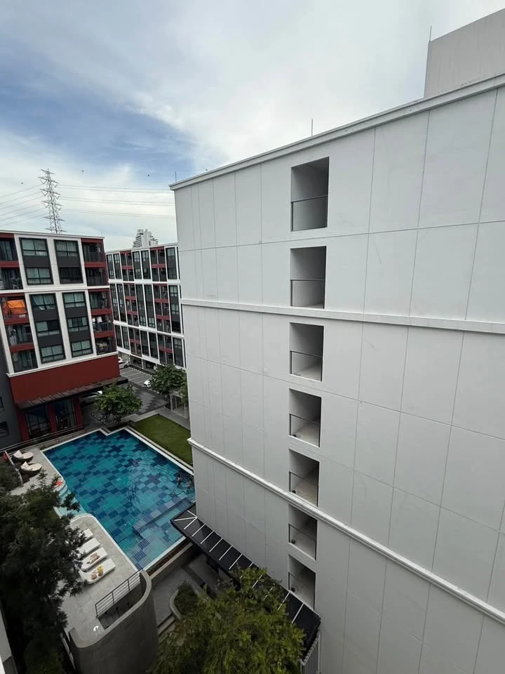 For rent: Niche Mono Rama 9, a lovely room with complete furniture and appliances. Just bring your belongings and move in. Don't miss out!