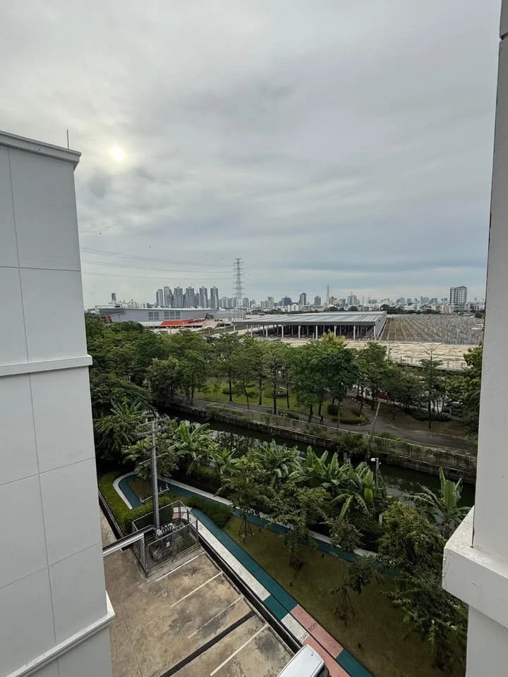 For rent: Niche Mono Rama 9, a lovely room with complete furniture and appliances. Just bring your belongings and move in. Don't miss out!