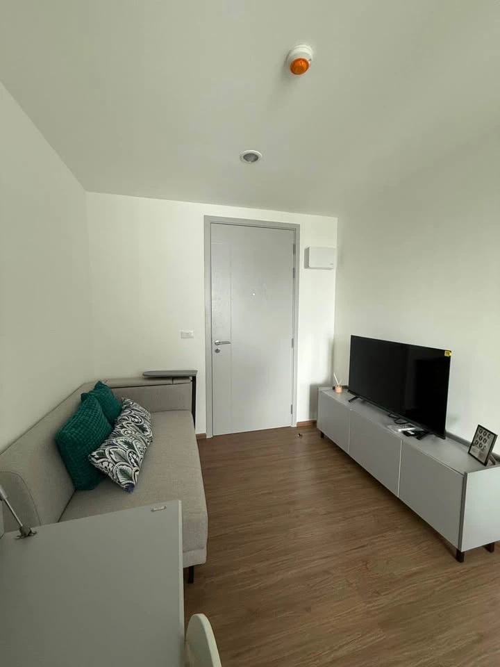 For rent: Niche Mono Rama 9, a lovely room with complete furniture and appliances. Just bring your belongings and move in. Don't miss out!