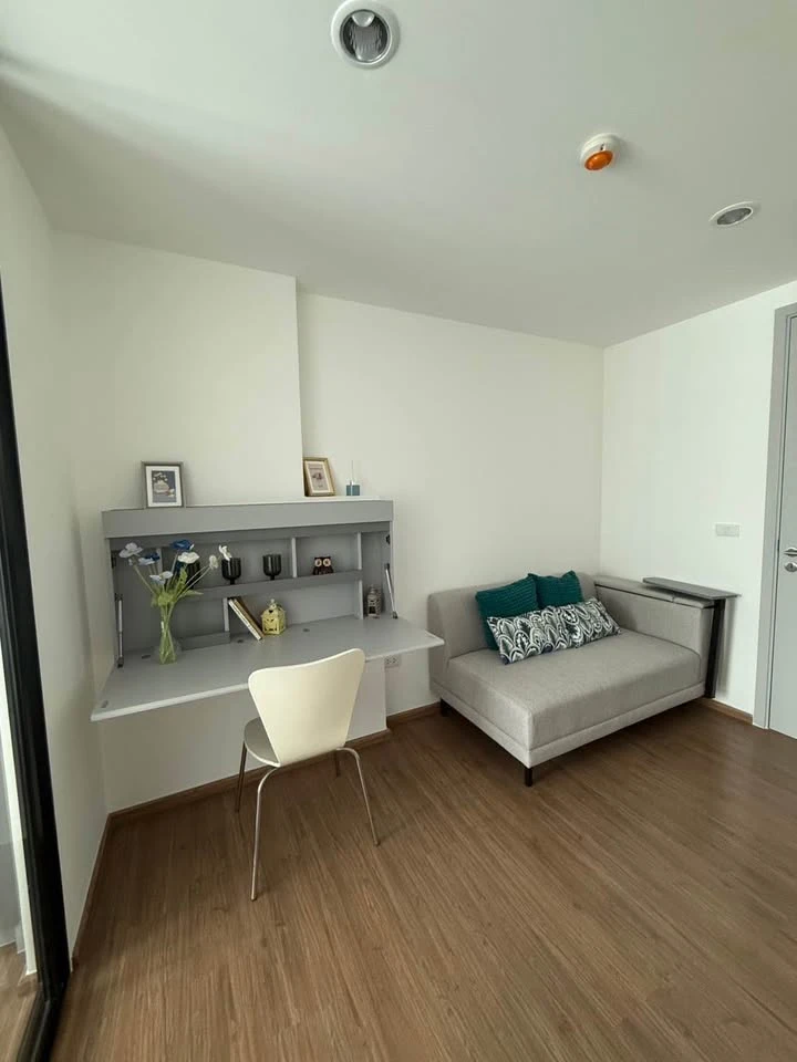 For rent: Niche Mono Rama 9, a lovely room with complete furniture and appliances. Just bring your belongings and move in. Don't miss out!