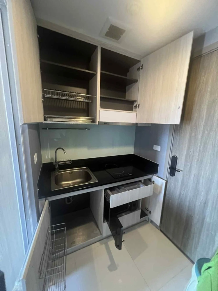 For rent: Niche MONO Ramkhamhaeng, 8th floor, spacious room, fully furnished, ready to move in, reserve now.