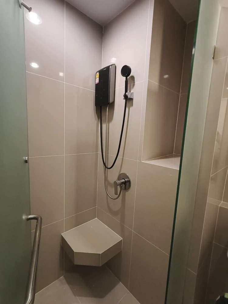 For rent: Niche MONO Ramkhamhaeng, 8th floor, spacious room, fully furnished, ready to move in, reserve now.