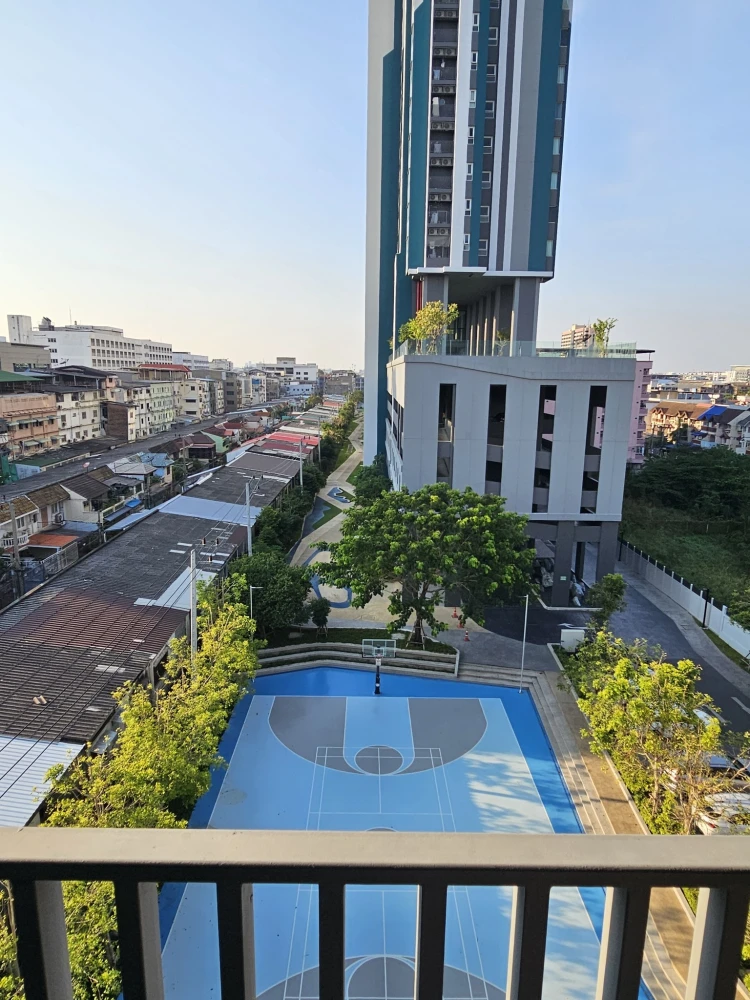 For rent: Niche Mono Ramkhamhaeng, Building C, 6th floor, basketball court view, corner unit, well-partitioned. Book now!