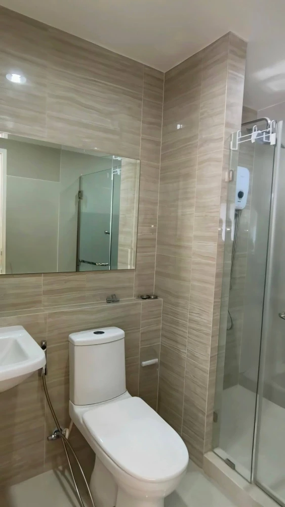 For rent: Niche MONO Sukhumvit-Bearing, 9th floor, unobstructed pool view. Quiet and private atmosphere. Book now!