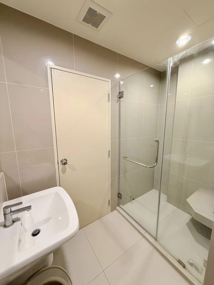 For rent: Niche Mono Sukhumvit-Puchao. A lovely room with complete furniture and appliances. You'll regret not booking it!