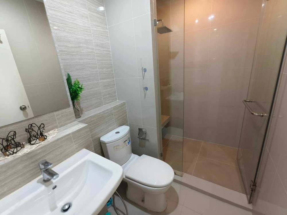 For rent: Niche Mono Charoen Nakhon, 24th floor, Chao Phraya River curve view, convenient and complete here. If you don't book, you'll regret it.