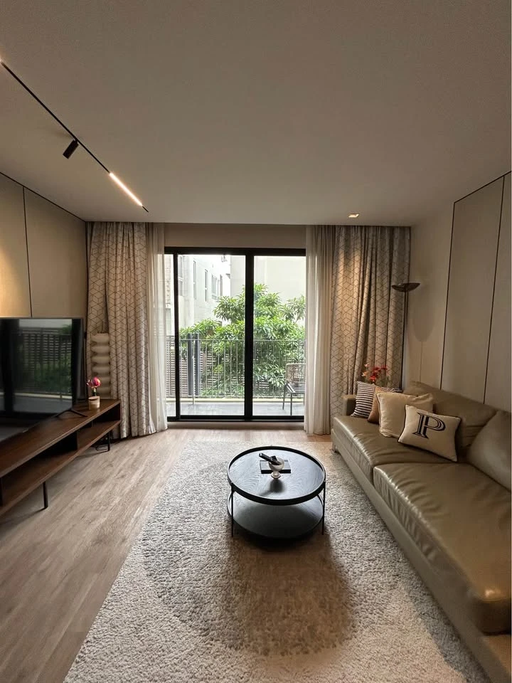 For rent: Noble Above Wireless-Ruamrudee. Very spacious room, fully equipped with high-end amenities.