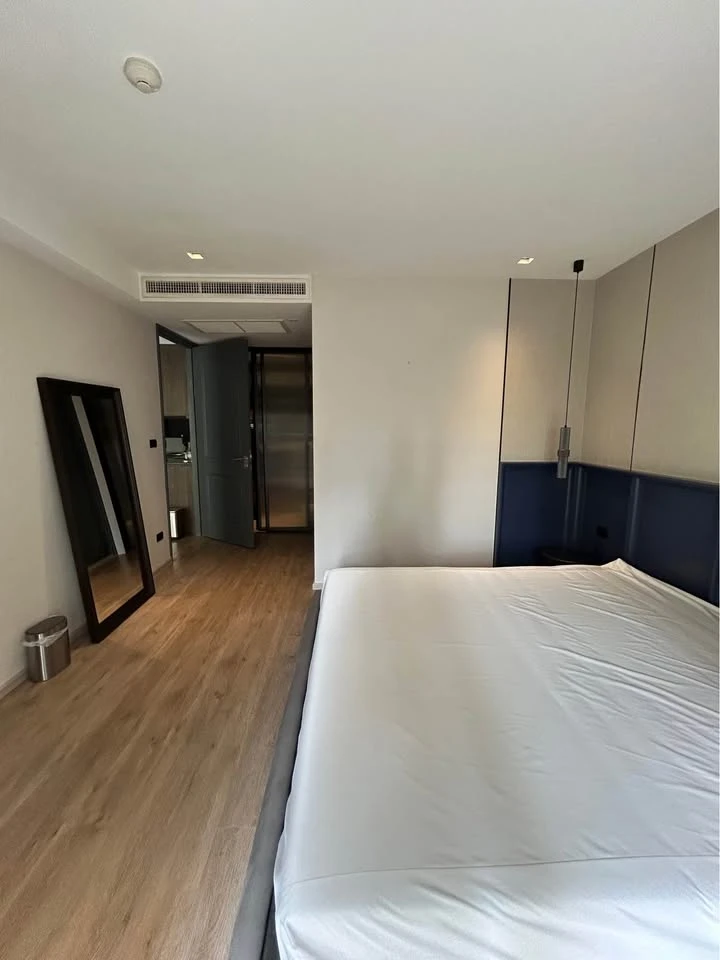 For rent: Noble Above Wireless-Ruamrudee. Very spacious room, fully equipped with high-end amenities.