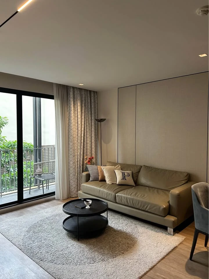 For rent: Noble Above Wireless-Ruamrudee. Very spacious room, fully equipped with high-end amenities.