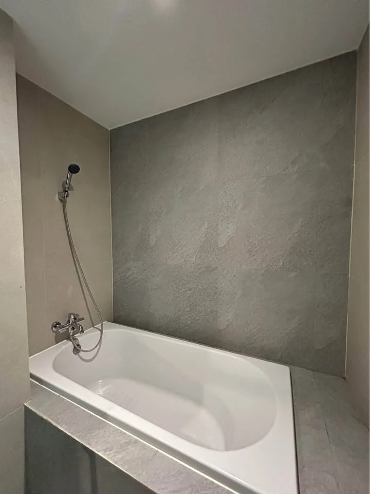 For rent: Noble Above Wireless-Ruamrudee. Very spacious room, fully equipped with high-end amenities.