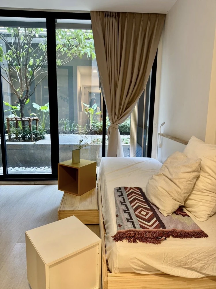 For rent Noble Ambience Sukhumvit 42, stylishly decorated studio room, garden view, book now