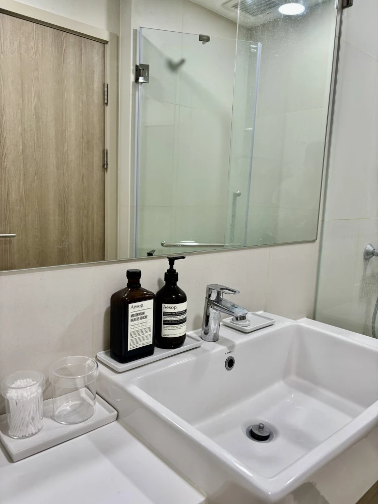 For rent: Noble Ambience Sukhumvit 42, decorated in warm tones, good location, beautiful view, not blocked, don't miss it.
