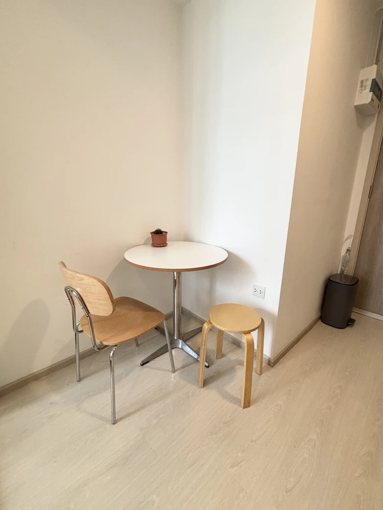 For rent: Noble Ambience Sukhumvit 42, decorated in warm tones, good location, beautiful view, not blocked, don't miss it.