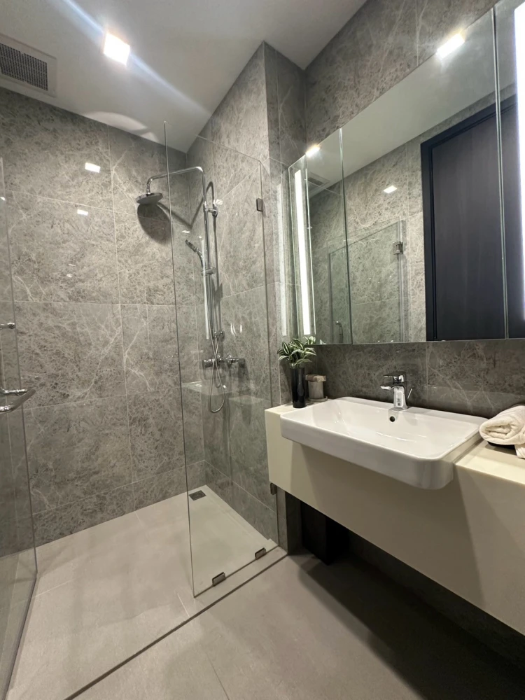 For Rent: Noble Around Ari, 12th floor. Fully furnished and inviting—book now! Don't miss out.