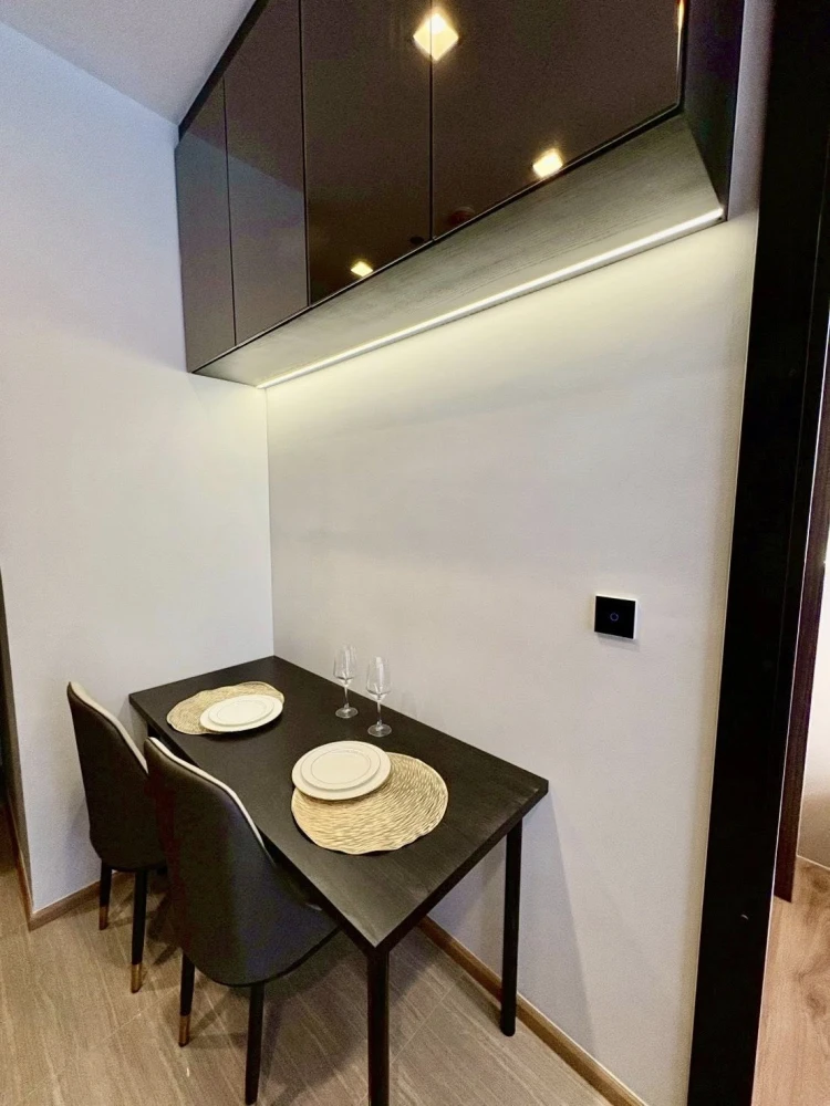 For rent: Noble Around Ari, 28th floor, very high, with a clear, comfortable city view. Ready to move in with your bags.