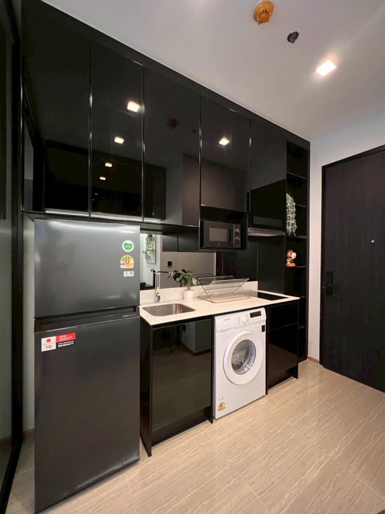 For rent: Noble Around Ari, 28th floor, very high, with a clear, comfortable city view. Ready to move in with your bags.