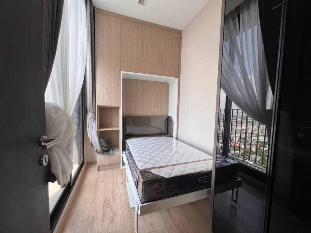 For rent: Noble Around Ari, 37th floor, corner room, fully furnished, ready to move in. Reserve now before it's too late.