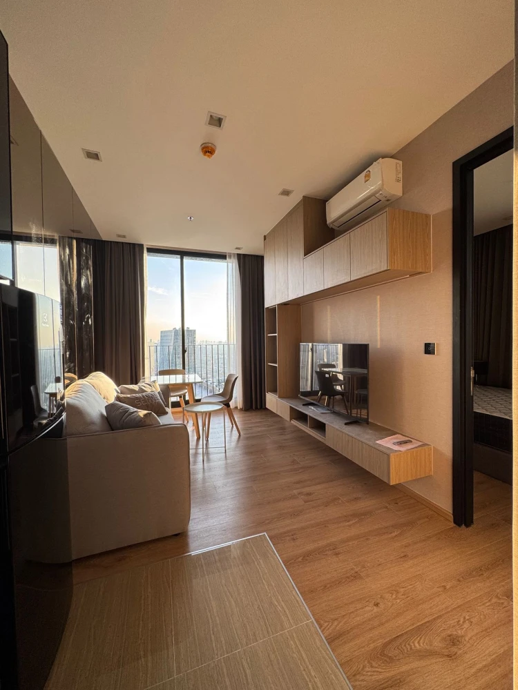 For rent: Noble Around Ari, 37th floor, corner room, fully furnished, ready to move in. Reserve now before it's too late.