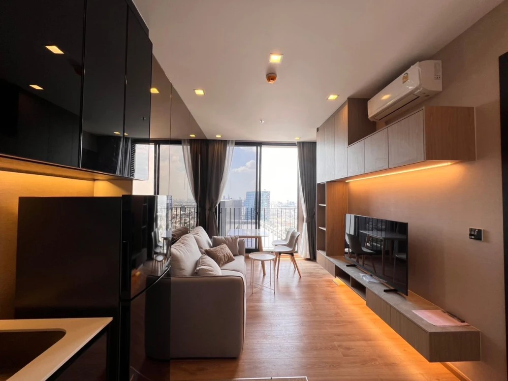 For rent: Noble Around Ari, 37th floor, corner room, fully furnished, ready to move in. Reserve now before it's too late.