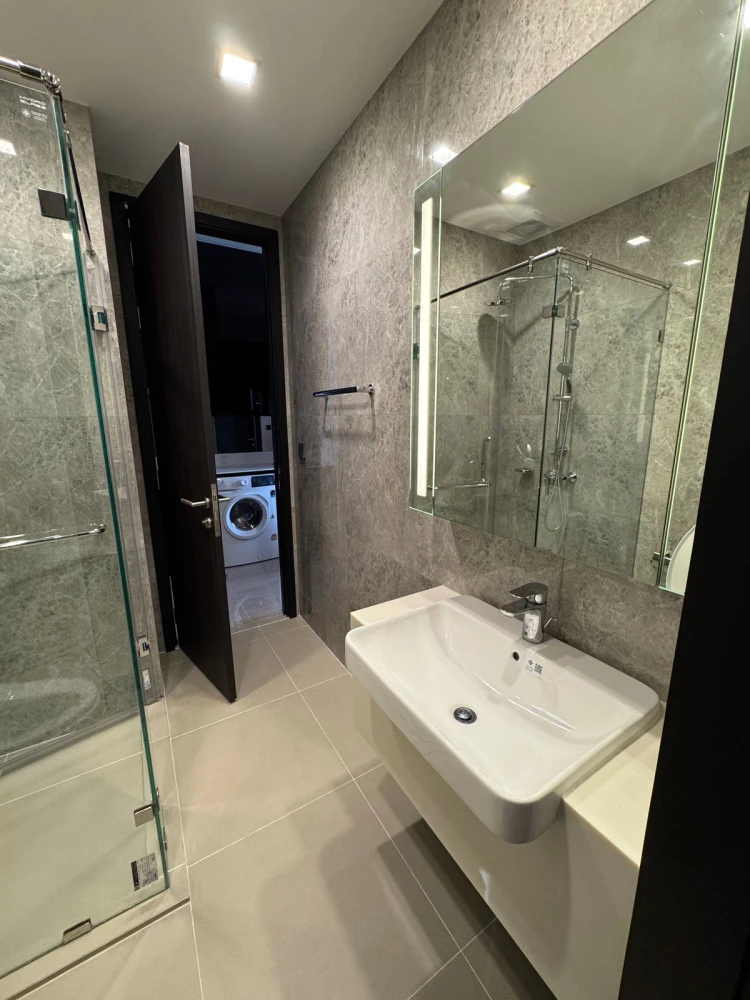 For rent: Noble Around Ari, 37th floor, corner room, fully furnished, ready to move in. Reserve now before it's too late.