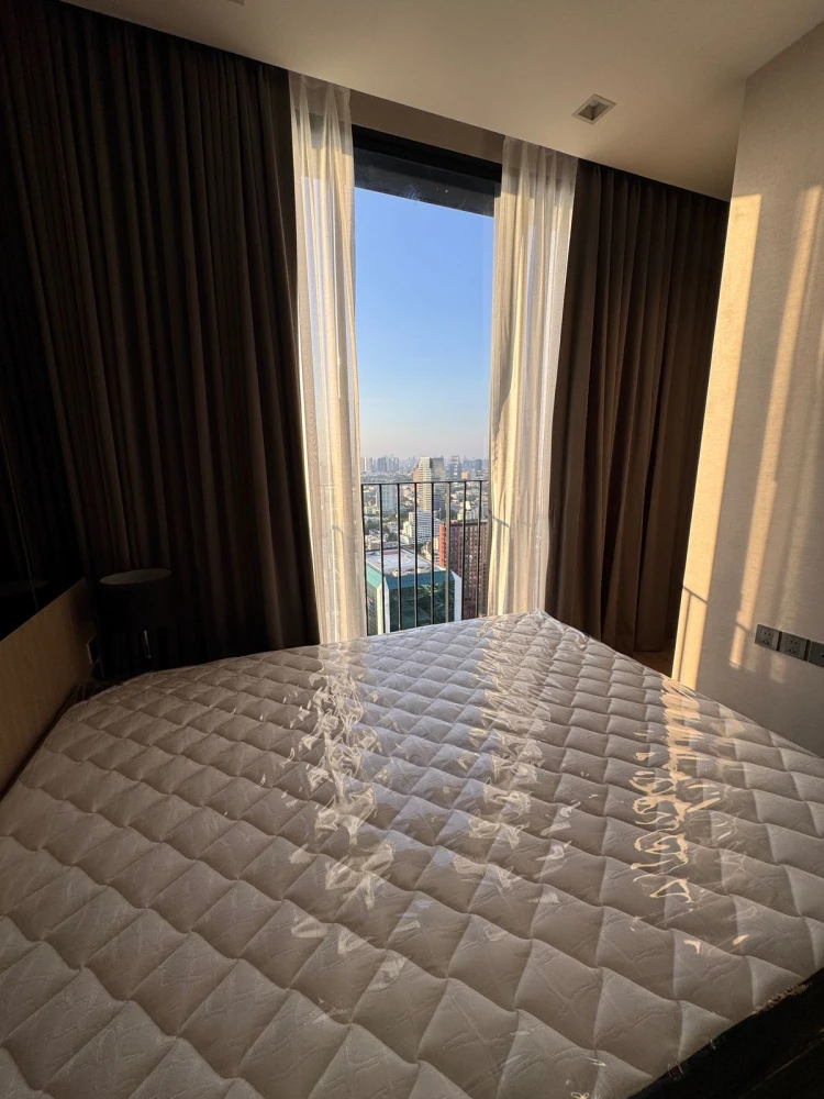 For rent: Noble Around Ari, 37th floor, corner room, fully furnished, ready to move in. Reserve now before it's too late.