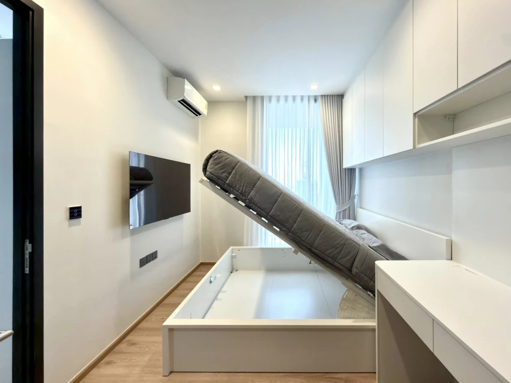 Noble Around Ari condo for rent. Fully furnished with built-in furniture throughout, in a minimalist white style. Ample storage space. Book now to sec