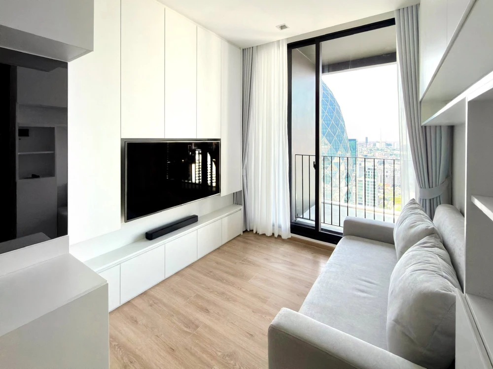 Noble Around Ari condo for rent. Fully furnished with built-in furniture throughout, in a minimalist white style. Ample storage space. Book now to sec