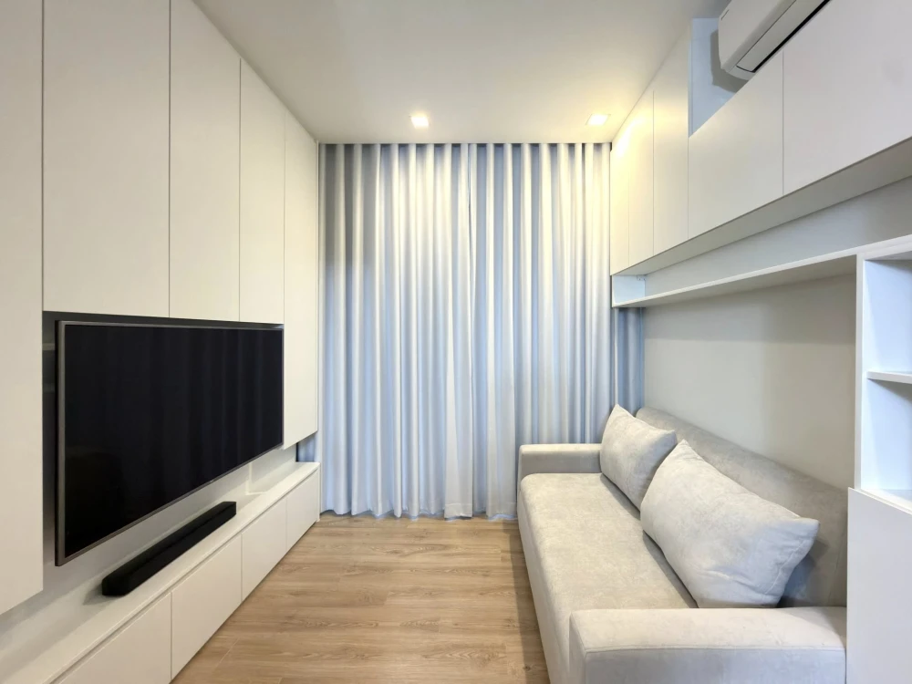 Noble Around Ari condo for rent. Fully furnished with built-in furniture throughout, in a minimalist white style. Ample storage space. Book now to sec