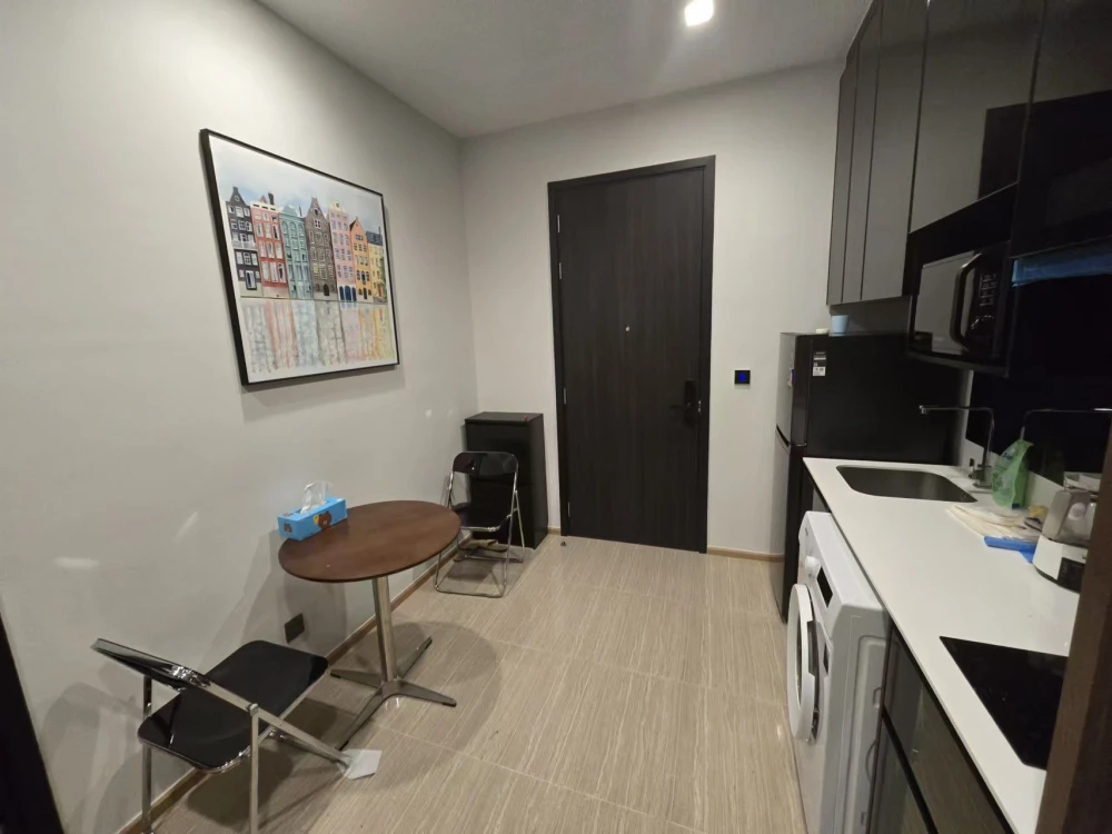 For rent: Noble Around Ari, 24th floor room, very high, great breeze, lots of usable space, don't miss it.