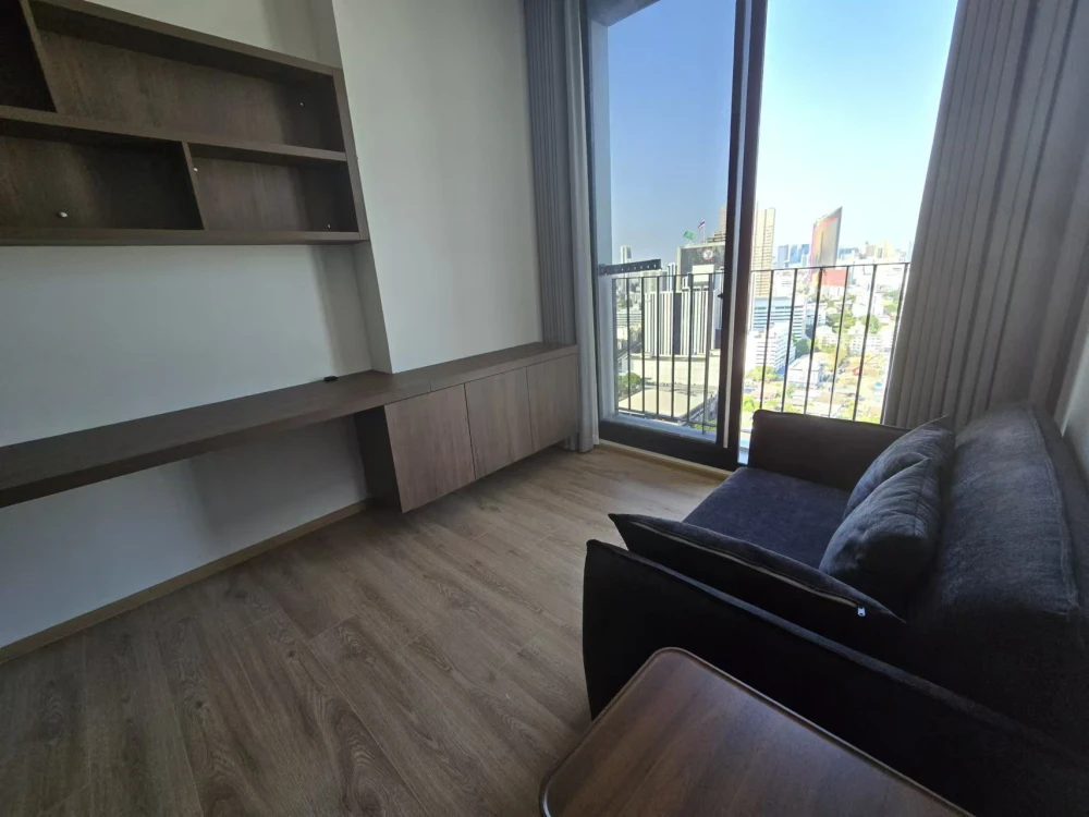 For rent: Noble Around Ari, 24th floor room, very high, great breeze, lots of usable space, don't miss it.