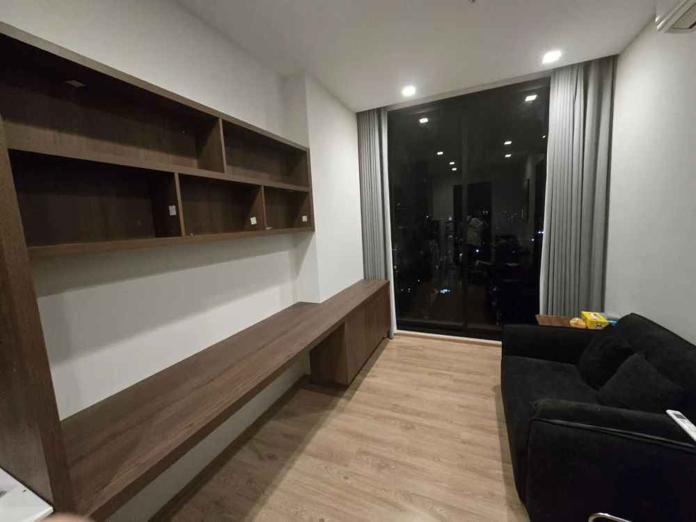 For rent: Noble Around Ari, 24th floor room, very high, great breeze, lots of usable space, don't miss it.