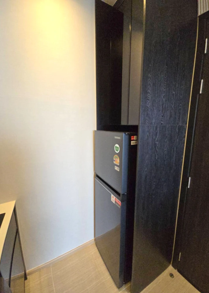 For rent: Noble Around Ari, high floor unit, beautifully decorated with built-in furniture, offering stunning views of the Pearl Bangkok skyscraper in