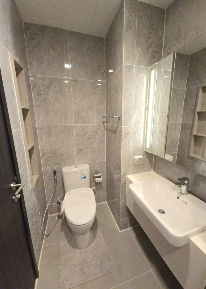 For rent: Noble Around Ari, high floor unit, beautifully decorated with built-in furniture, offering stunning views of the Pearl Bangkok skyscraper in