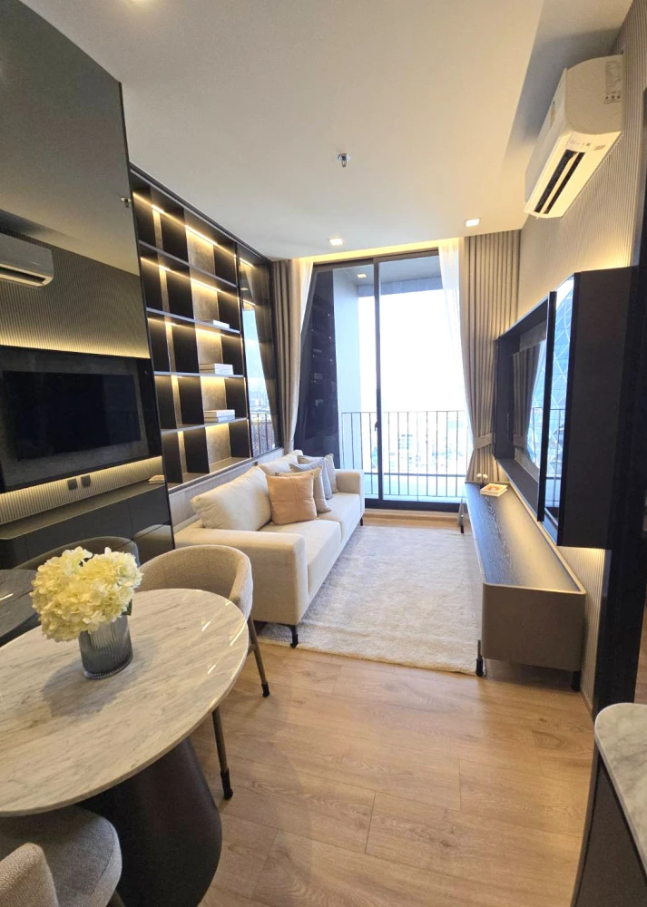 For rent: Noble Around Ari, high floor unit, beautifully decorated with built-in furniture, offering stunning views of the Pearl Bangkok skyscraper in
