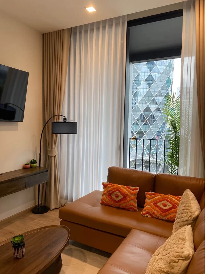 Noble Around Ari for rent, decorated in a Mid-Century Modern style, ready to move in immediately!