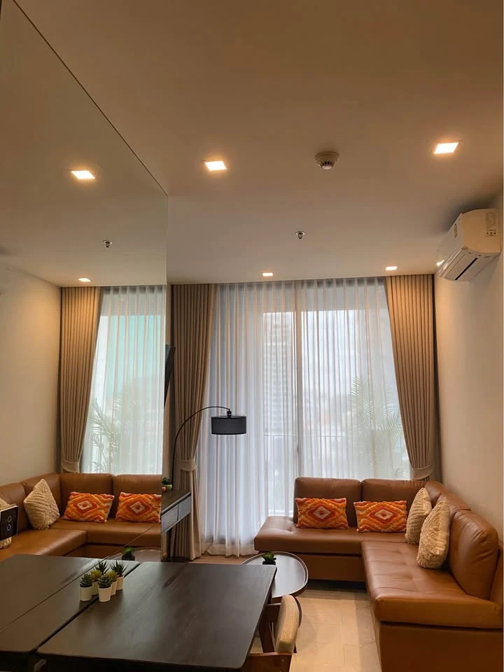 Noble Around Ari for rent, decorated in a Mid-Century Modern style, ready to move in immediately!