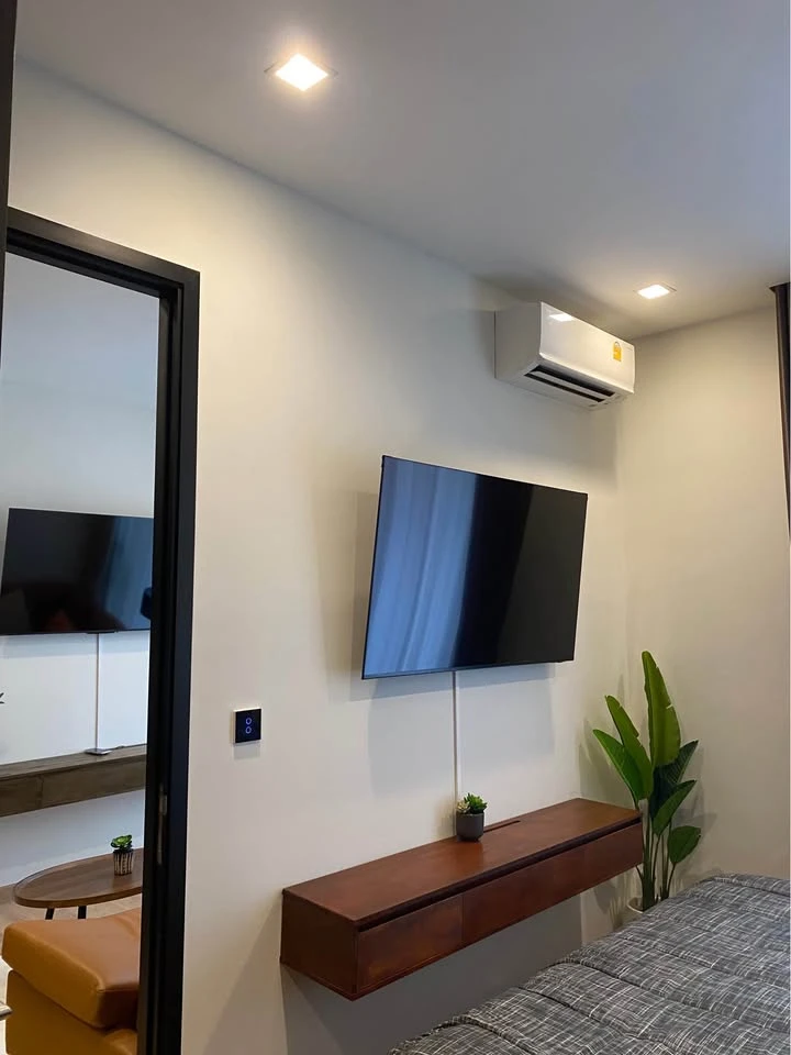 Noble Around Ari for rent, decorated in a Mid-Century Modern style, ready to move in immediately!