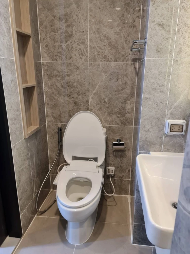 Noble Around Ari for rent, a nice room on the 31st floor with a high view, comes with a great price, you will regret it if you miss it.