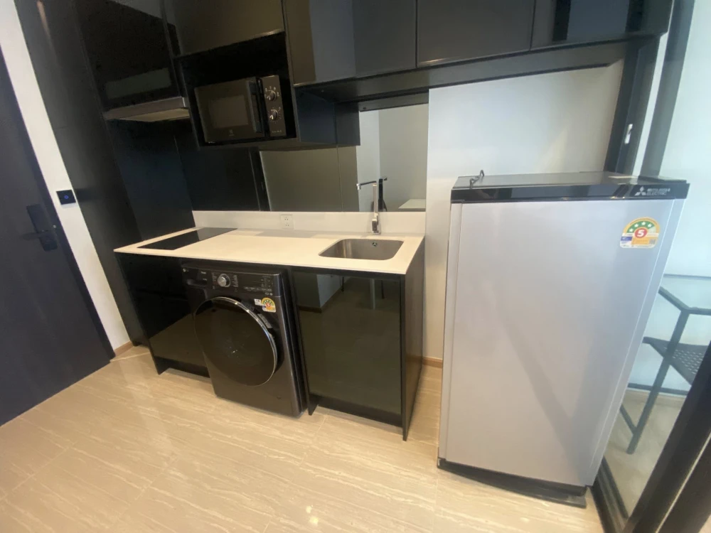Noble Around Ari for rent, a nice room on the 31st floor with a high view, comes with a great price, you will regret it if you miss it.
