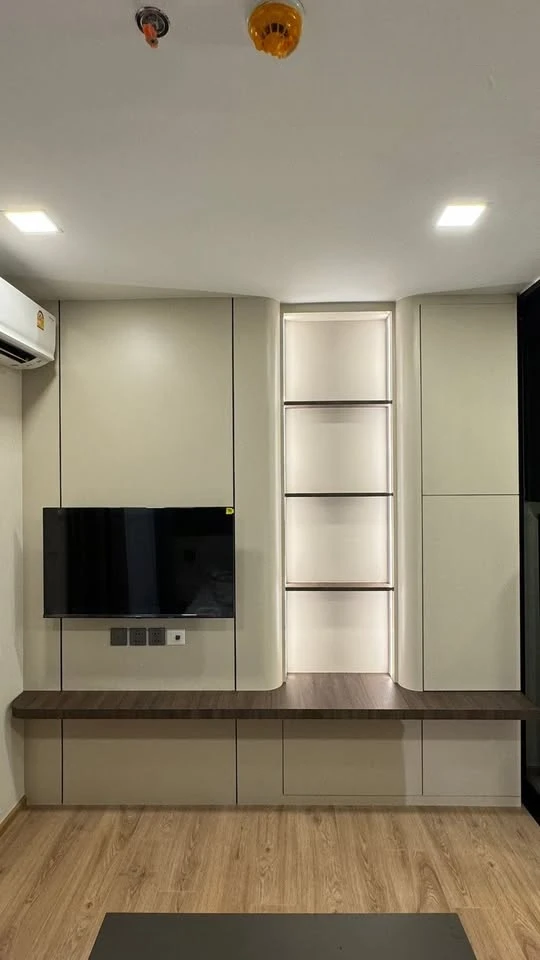 For rent: Noble Around Ari, a nice room with complete furniture and electrical appliances. Just bring your own luggage and you can move in.