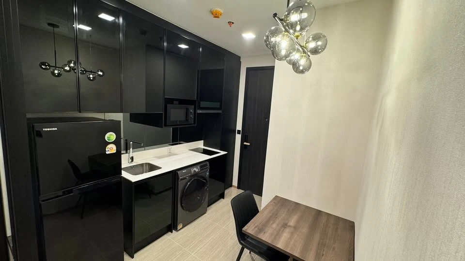 For rent: Noble Around Ari, a nice room with complete furniture and electrical appliances. Just bring your own luggage and you can move in.