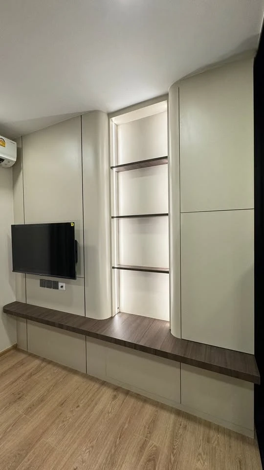 For rent: Noble Around Ari, a nice room with complete furniture and electrical appliances. Just bring your own luggage and you can move in.