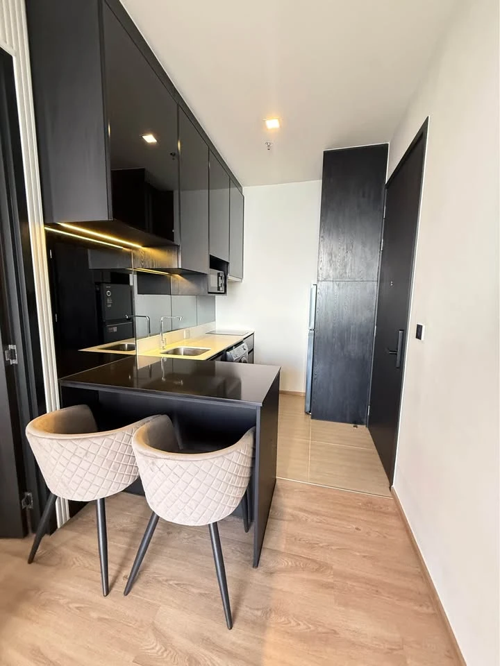 Noble Around Ari, a spacious room for rent, fully furnished, high floor, nice to live in, hurry and reserve now.