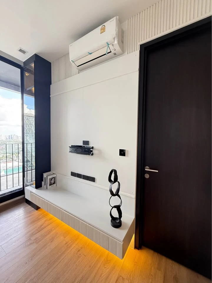 Noble Around Ari, a spacious room for rent, fully furnished, high floor, nice to live in, hurry and reserve now.