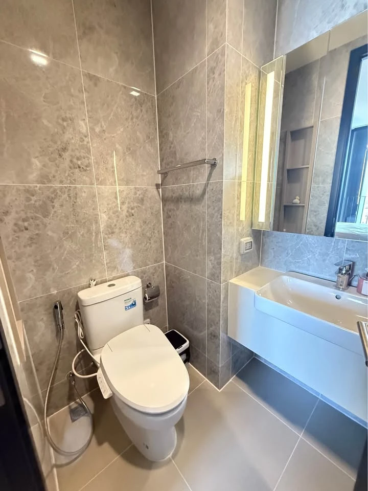Noble Around Ari, a spacious room for rent, fully furnished, high floor, nice to live in, hurry and reserve now.