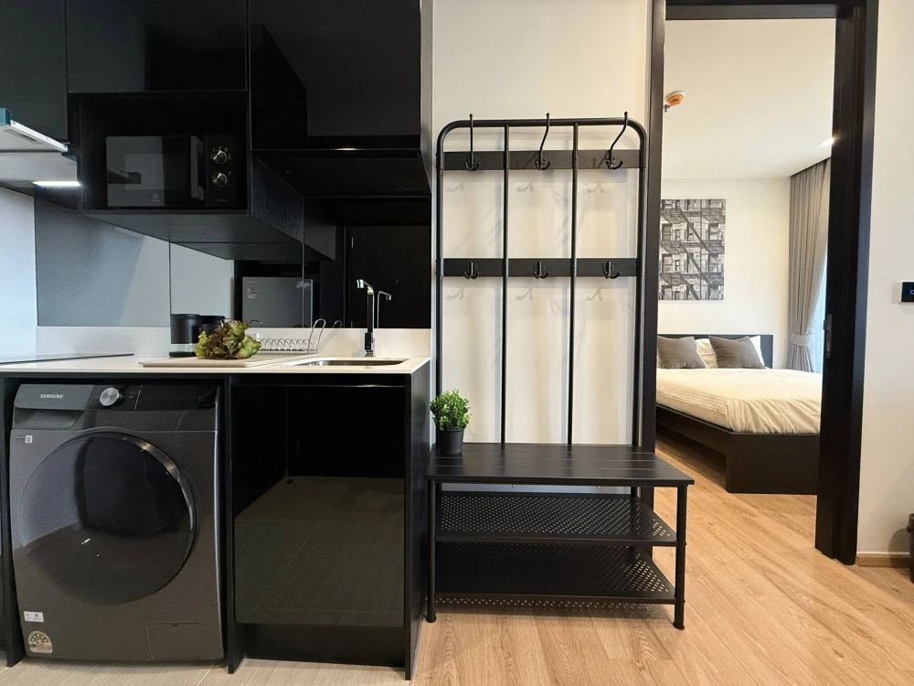 For rent: Noble Around Ari, corner room, not crowded, decorated in a cool tone, comes with a full set of furniture, book now!