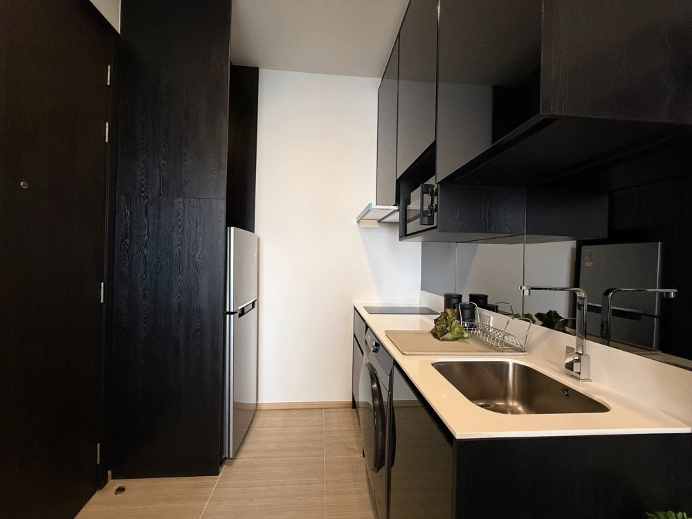 For rent: Noble Around Ari, corner room, not crowded, decorated in a cool tone, comes with a full set of furniture, book now!